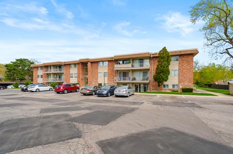 Photo of 742 W Kilgore Road #307, Kalamazoo, MI 49008 (MLS # 26018952)
