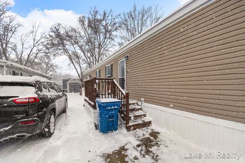 Photo of 461 Sluyter Street SE, Grand Rapids, MI 49548 (MLS # 26008612)