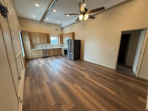 MLS: 25016645