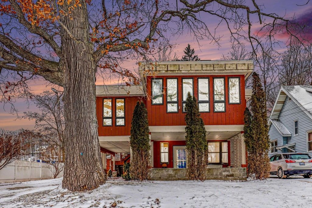 Photo of 3135 Lakeshore Drive, Muskegon, MI 49441 (MLS # 26010586)