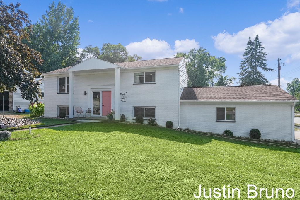Photo of 8343 Atlanta Drive NE, Rockford, MI 49341 (MLS # 25050022)
