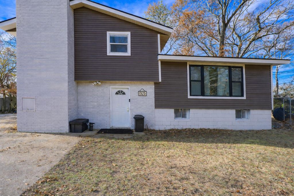 Photo of 1325 Sumac Street, Muskegon, MI 49445 (MLS # 26013793)