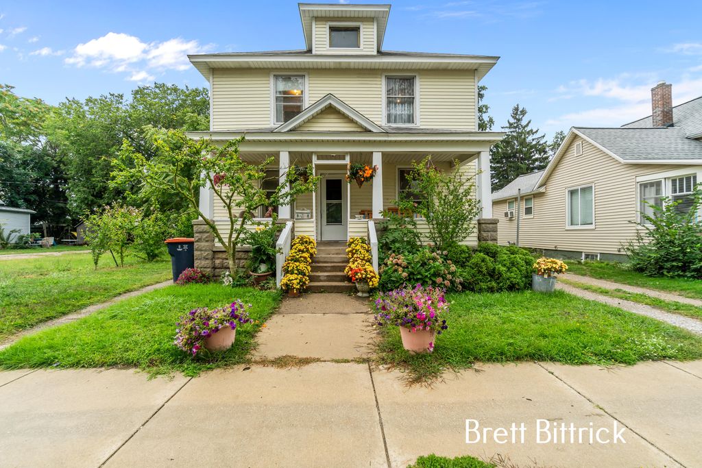 Photo of 140 W 19th Street, Holland, MI 49423 (MLS # 25047208)