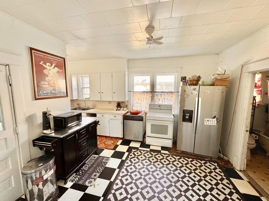Photo of 140 W 19th Street, Holland, MI 49423 (MLS # 25047208)