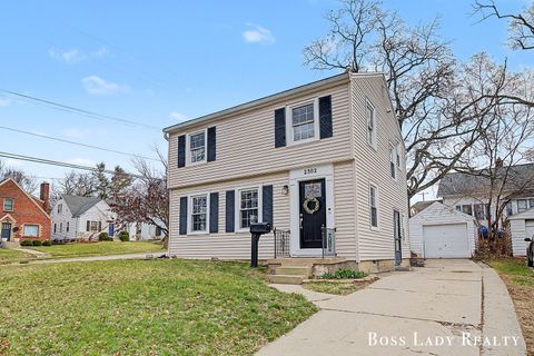 Photo of 2302 Blaine Avenue SE, Grand Rapids, MI 49507 (MLS # 26013316)