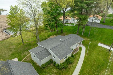 9625 Lake Drive Mecosta MI 49332