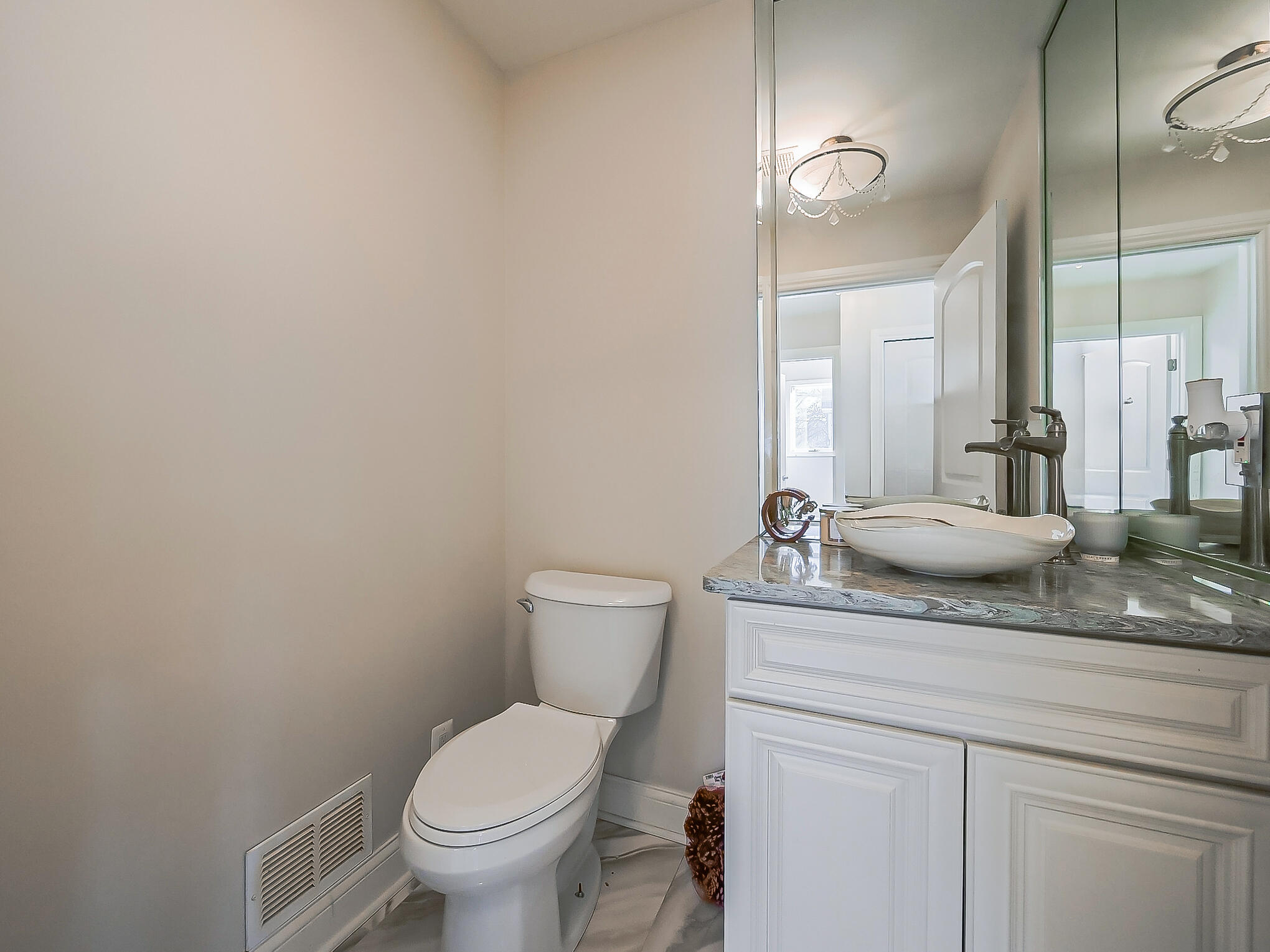 3345 E Commerce Road