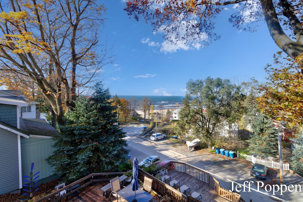 Photo of 22 Edwards Avenue, Grand Haven, MI 49417 (MLS # 24046132)