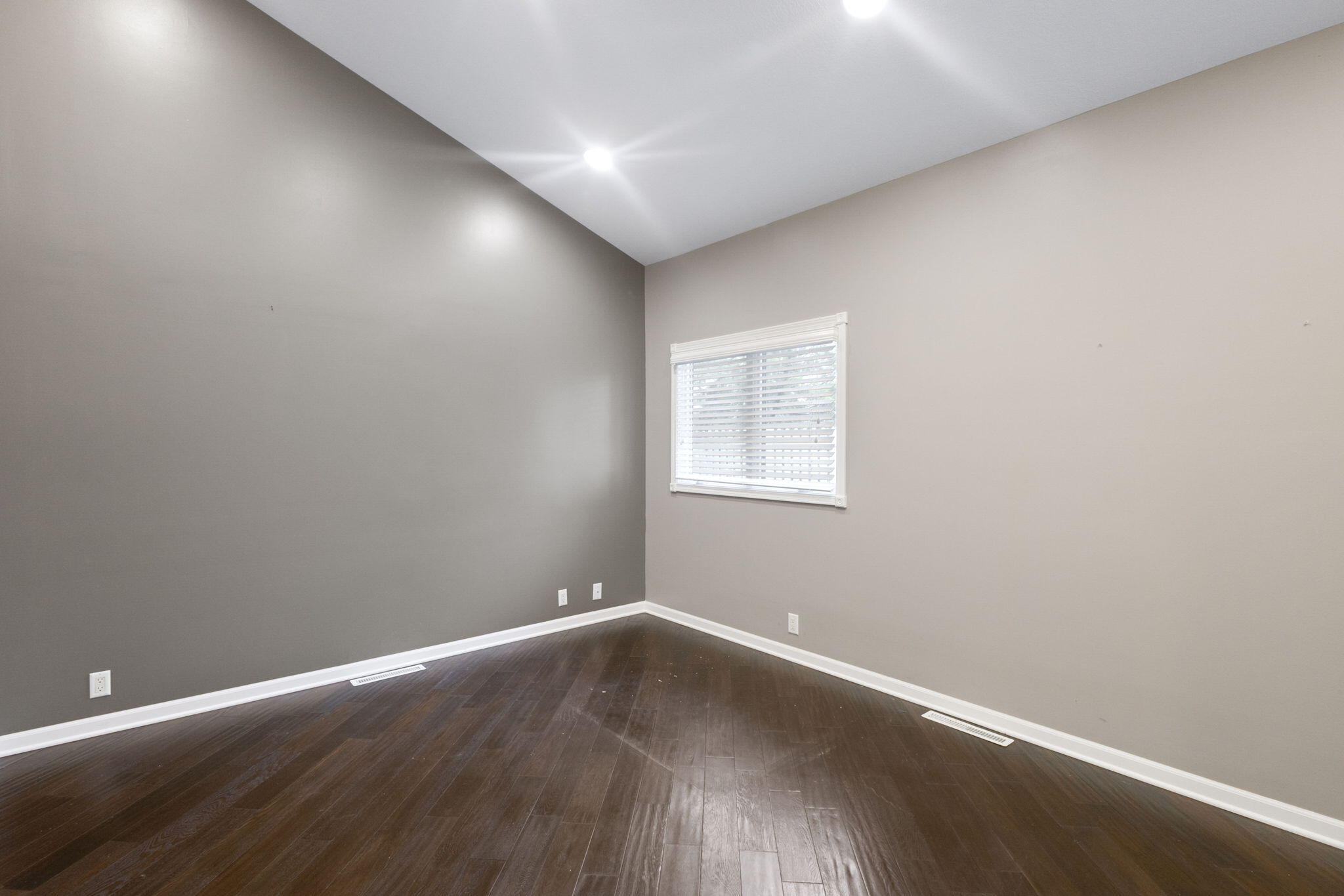 Edwardsburg, Michigan 49112, United States, 3 Bedrooms Bedrooms, ,4 BathroomsBathrooms,Residential,Active,94742