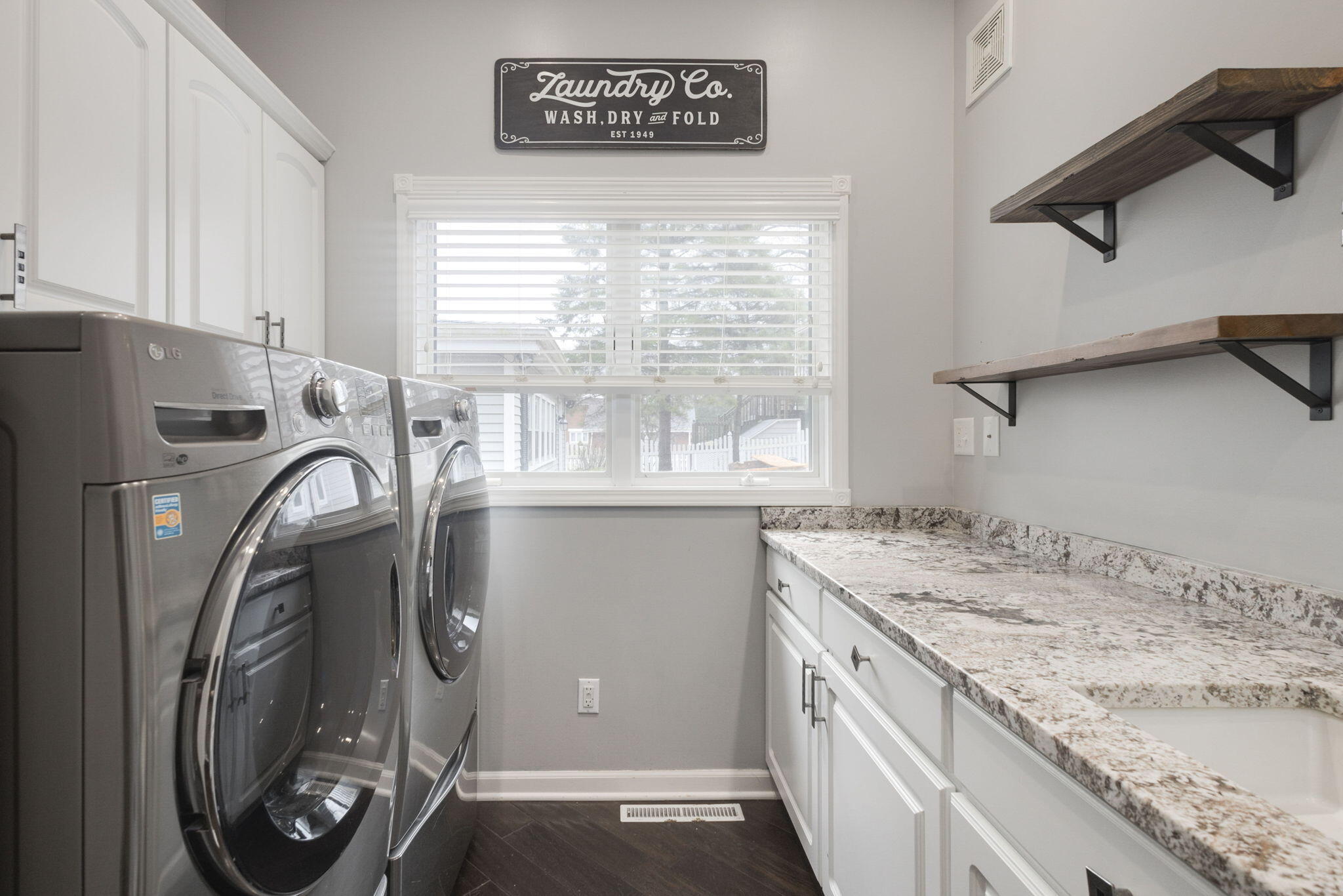 Edwardsburg, Michigan 49112, United States, 3 Bedrooms Bedrooms, ,4 BathroomsBathrooms,Residential,Active,94742