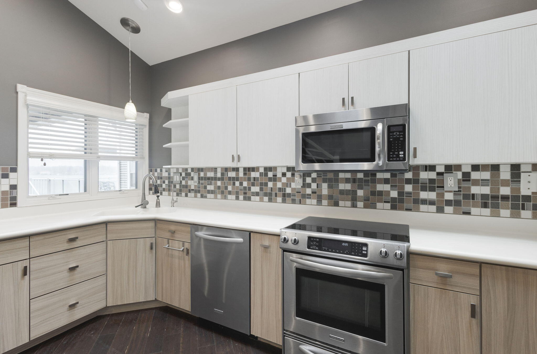 Edwardsburg, Michigan 49112, United States, 3 Bedrooms Bedrooms, ,4 BathroomsBathrooms,Residential,Active,94742