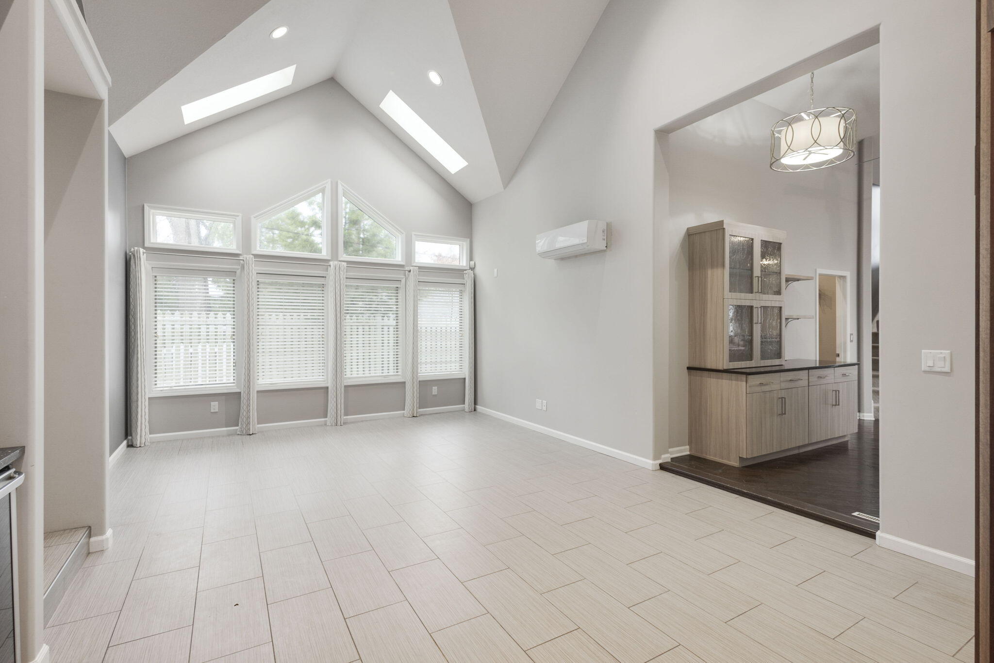 Edwardsburg, Michigan 49112, United States, 3 Bedrooms Bedrooms, ,4 BathroomsBathrooms,Residential,Active,94742