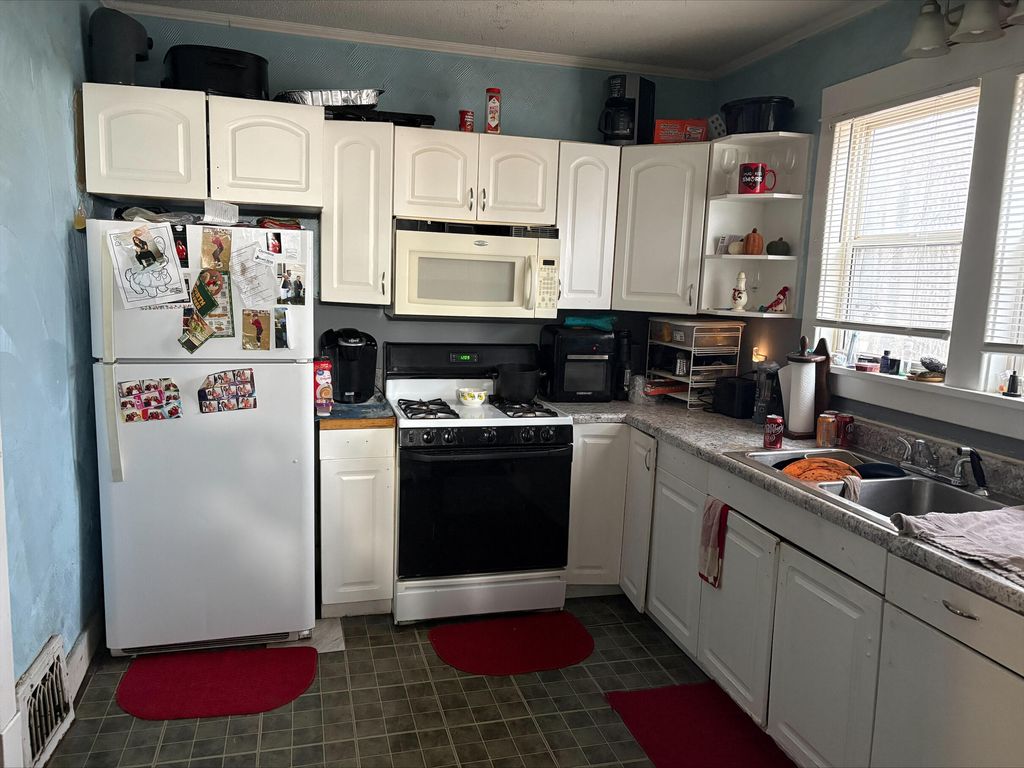 Photo of 1945 Leahy Street, Muskegon, MI 49442 (MLS # 26010914)