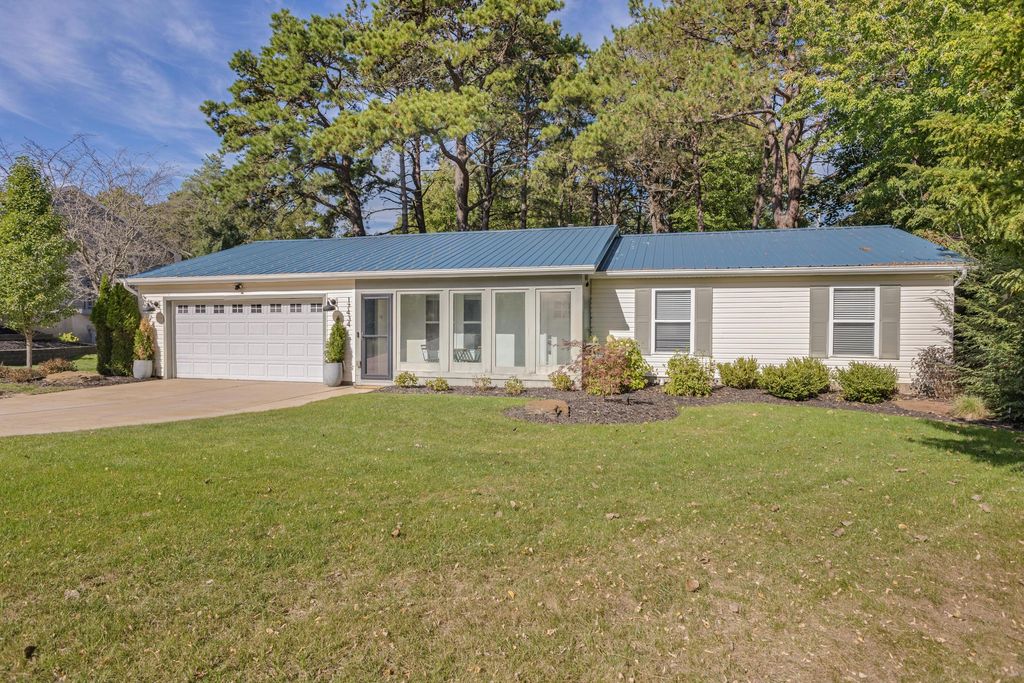 Photo of 17434 Hiawatha Drive, Spring Lake, MI 49456 (MLS # 25051509)