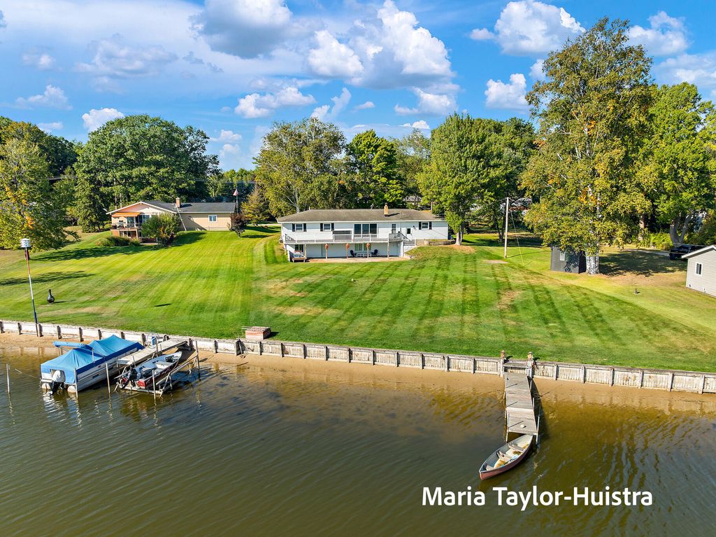 Photo of 16040 Robrick Avenue, Grand Haven, MI 49417 (MLS # 25049166)