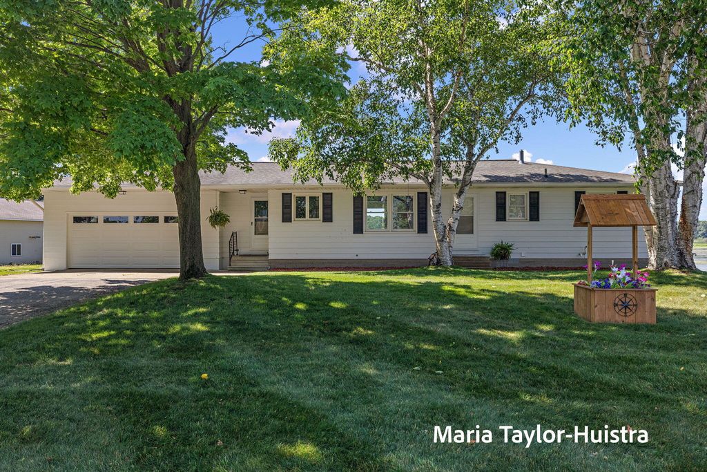 Photo of 16040 Robrick Avenue, Grand Haven, MI 49417 (MLS # 25049166)