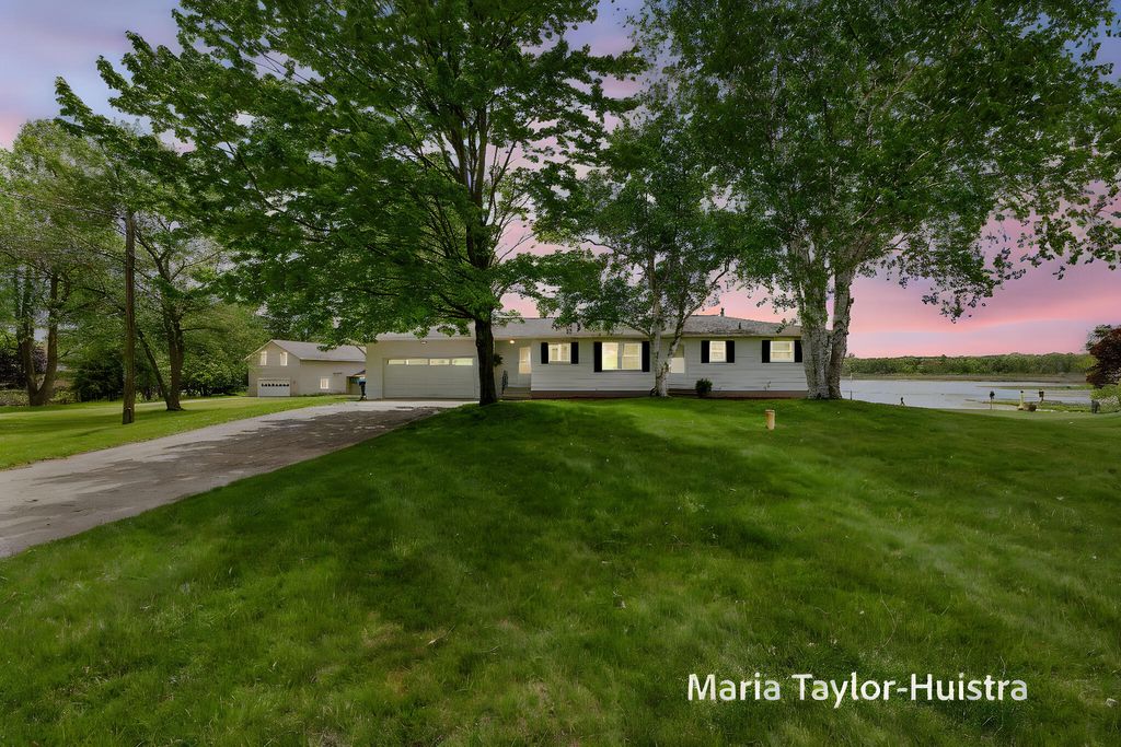 Photo of 16040 Robrick Avenue, Grand Haven, MI 49417 (MLS # 25049166)