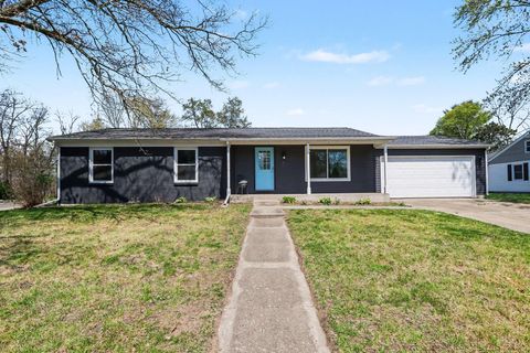 Photo of 107 E Oakland Place, Battle Creek, MI 49015 (MLS # 26017054)