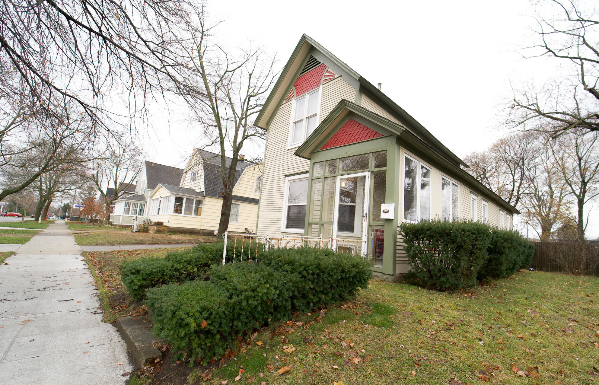 Photo 3 of 25 of 540 College Avenue house