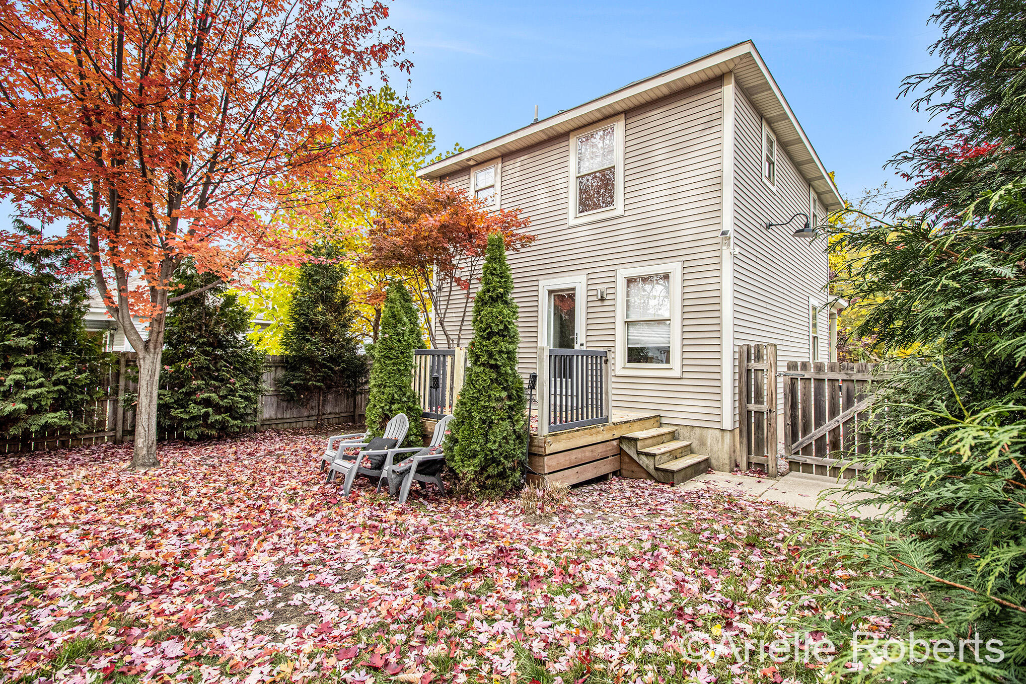 Grand Rapids, Michigan 49507, United States, 3 Bedrooms Bedrooms, ,2 BathroomsBathrooms,Residential,Active,242951