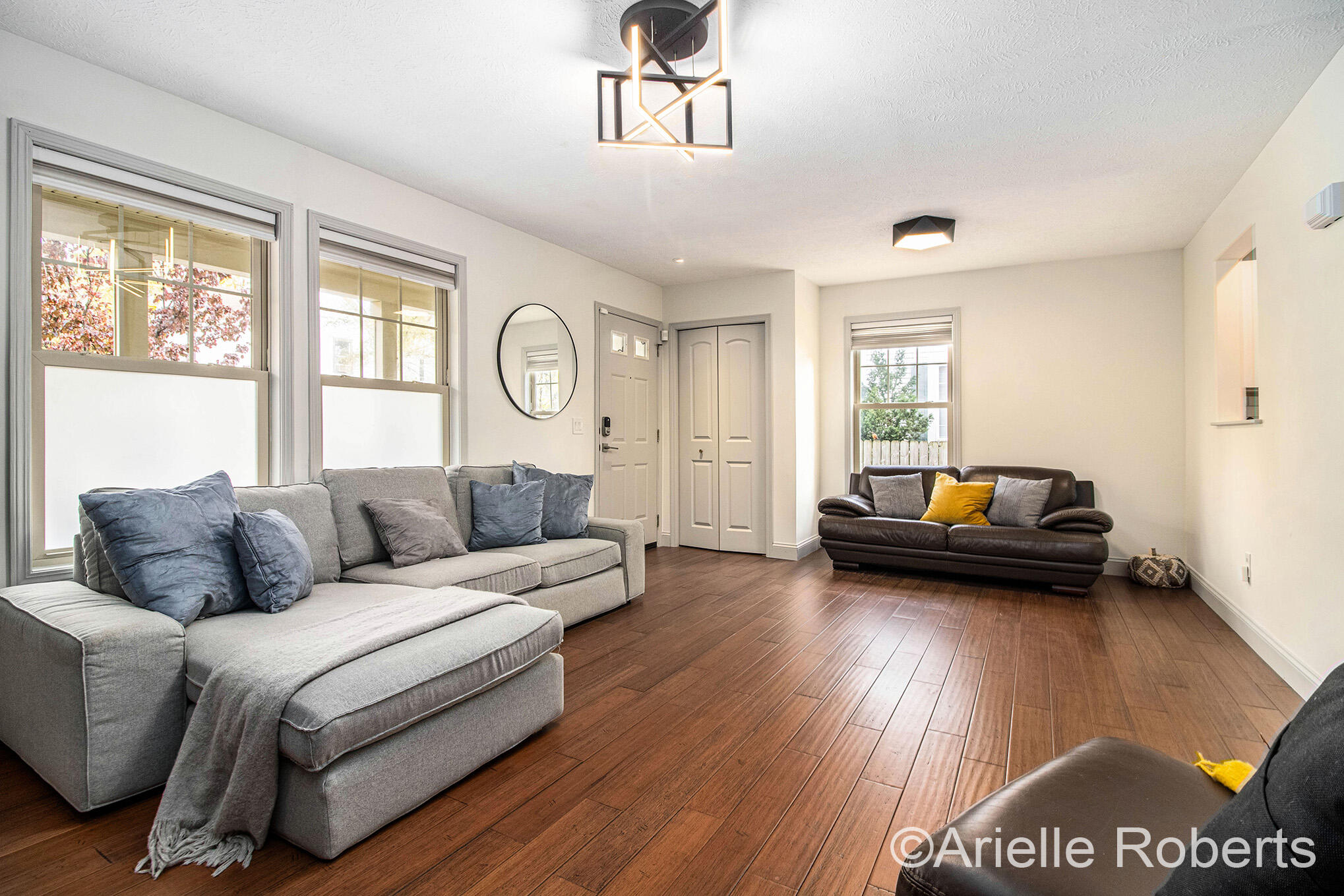 Grand Rapids, Michigan 49507, United States, 3 Bedrooms Bedrooms, ,2 BathroomsBathrooms,Residential,Active,242951