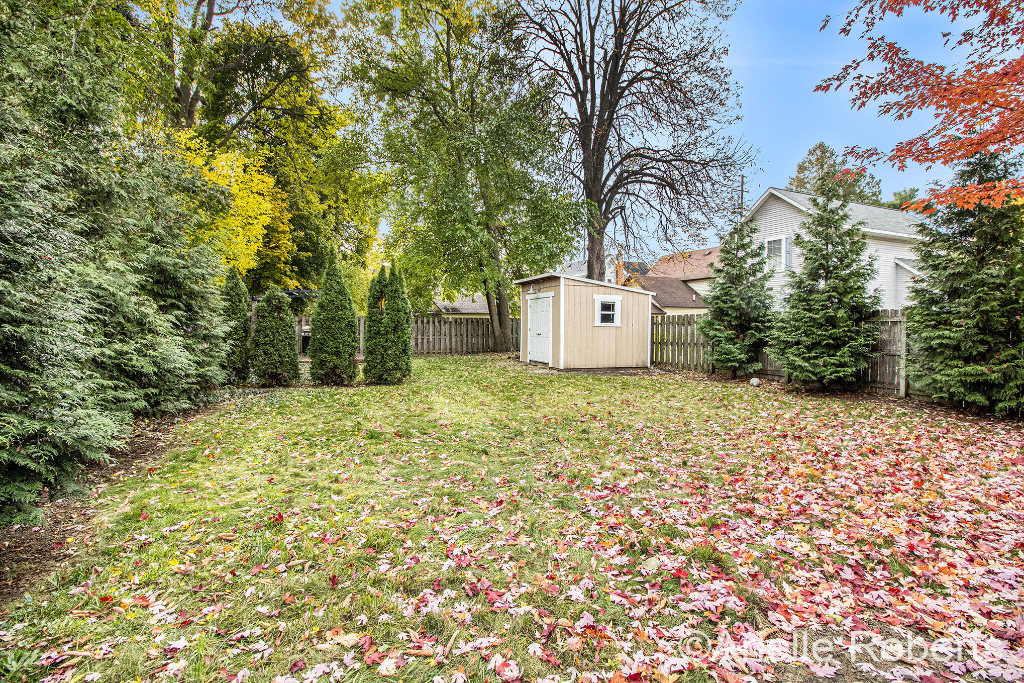 Grand Rapids, Michigan 49507, United States, 3 Bedrooms Bedrooms, ,2 BathroomsBathrooms,Residential,Active,242951