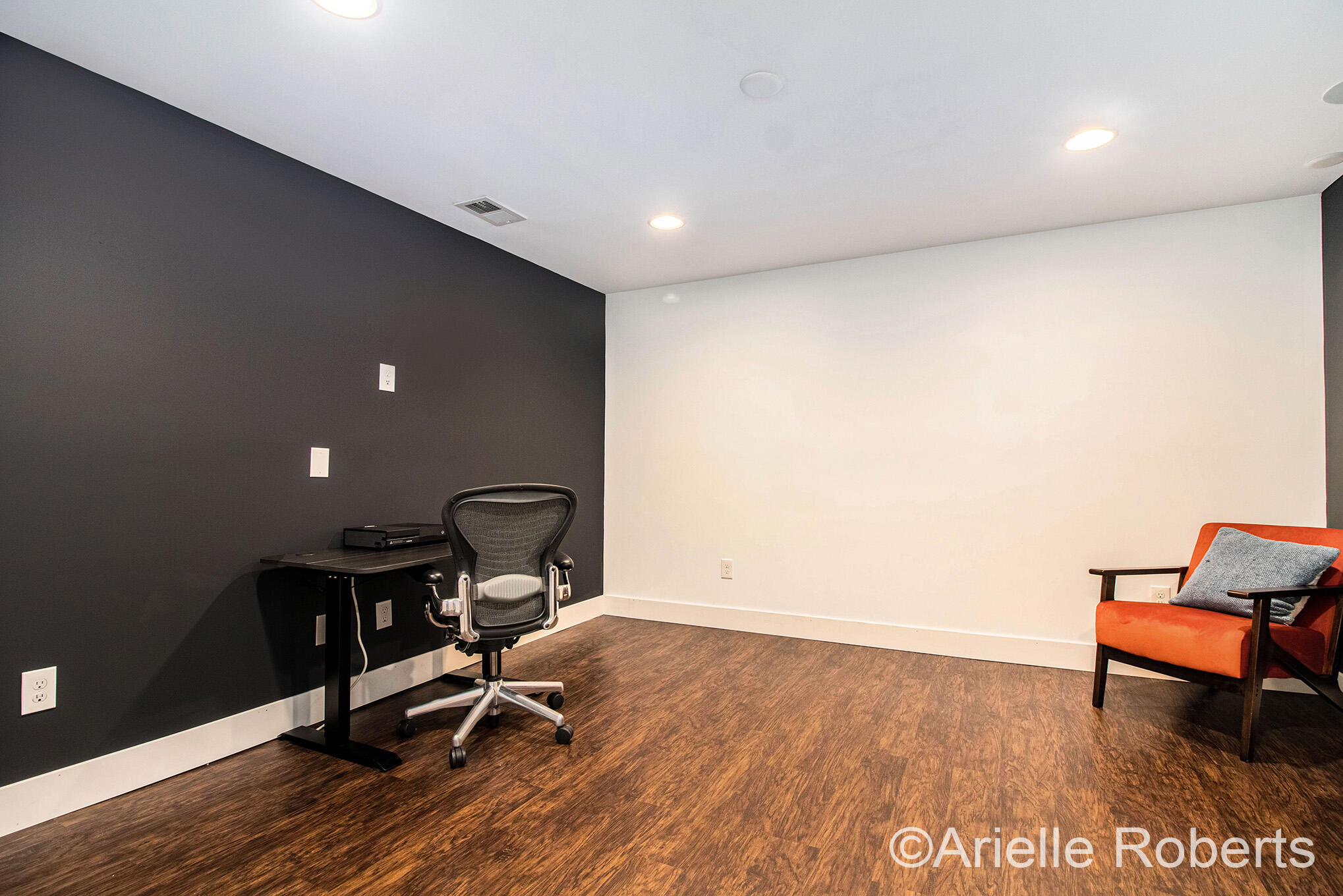 Grand Rapids, Michigan 49507, United States, 3 Bedrooms Bedrooms, ,2 BathroomsBathrooms,Residential,Active,242951