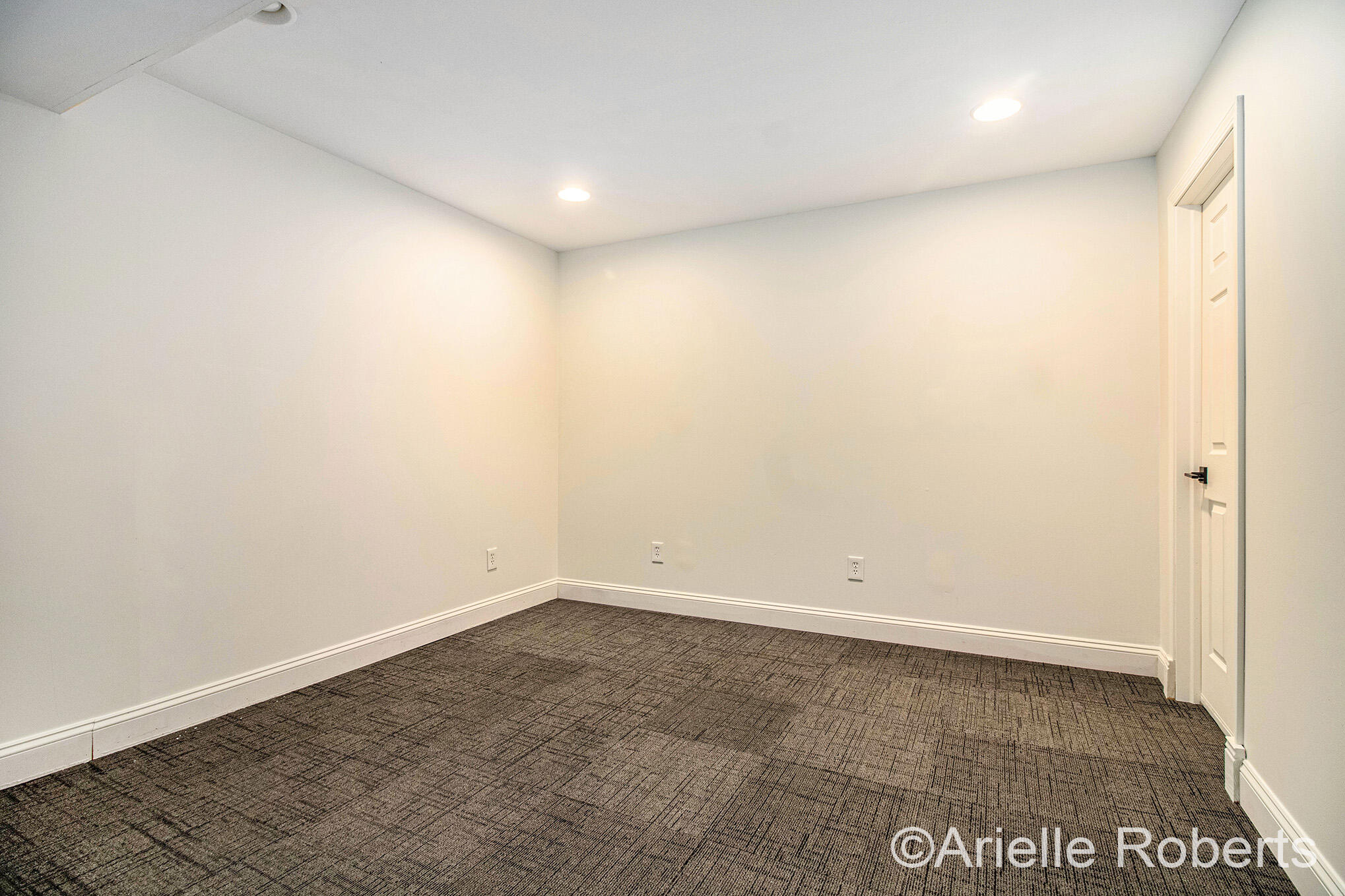 Grand Rapids, Michigan 49507, United States, 3 Bedrooms Bedrooms, ,2 BathroomsBathrooms,Residential,Active,242951