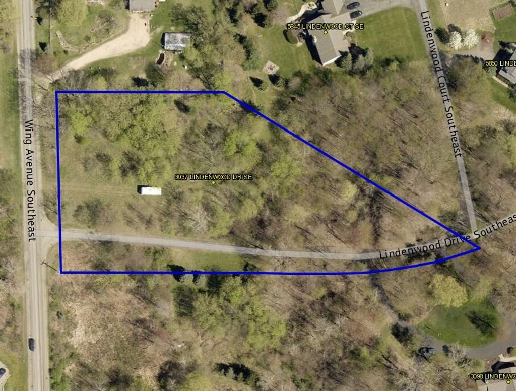 Photo of 3037 Lindenwood Drive SE, Kentwood, MI 49512 (MLS # 22051110)