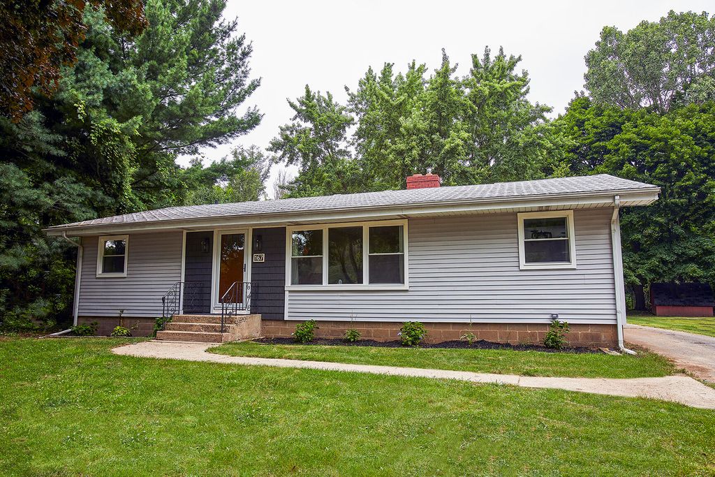 Photo of 167 E Delaware Avenue, Benton Harbor, MI 49022 (MLS # 26005357)