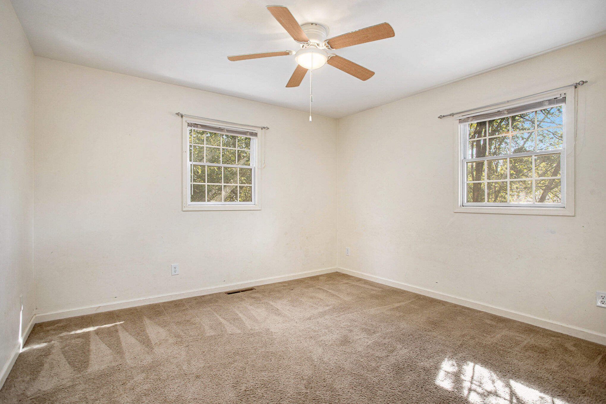 Battle Creek, Michigan 49015, United States, 4 Bedrooms Bedrooms, ,3 BathroomsBathrooms,Residential,Pending,233931