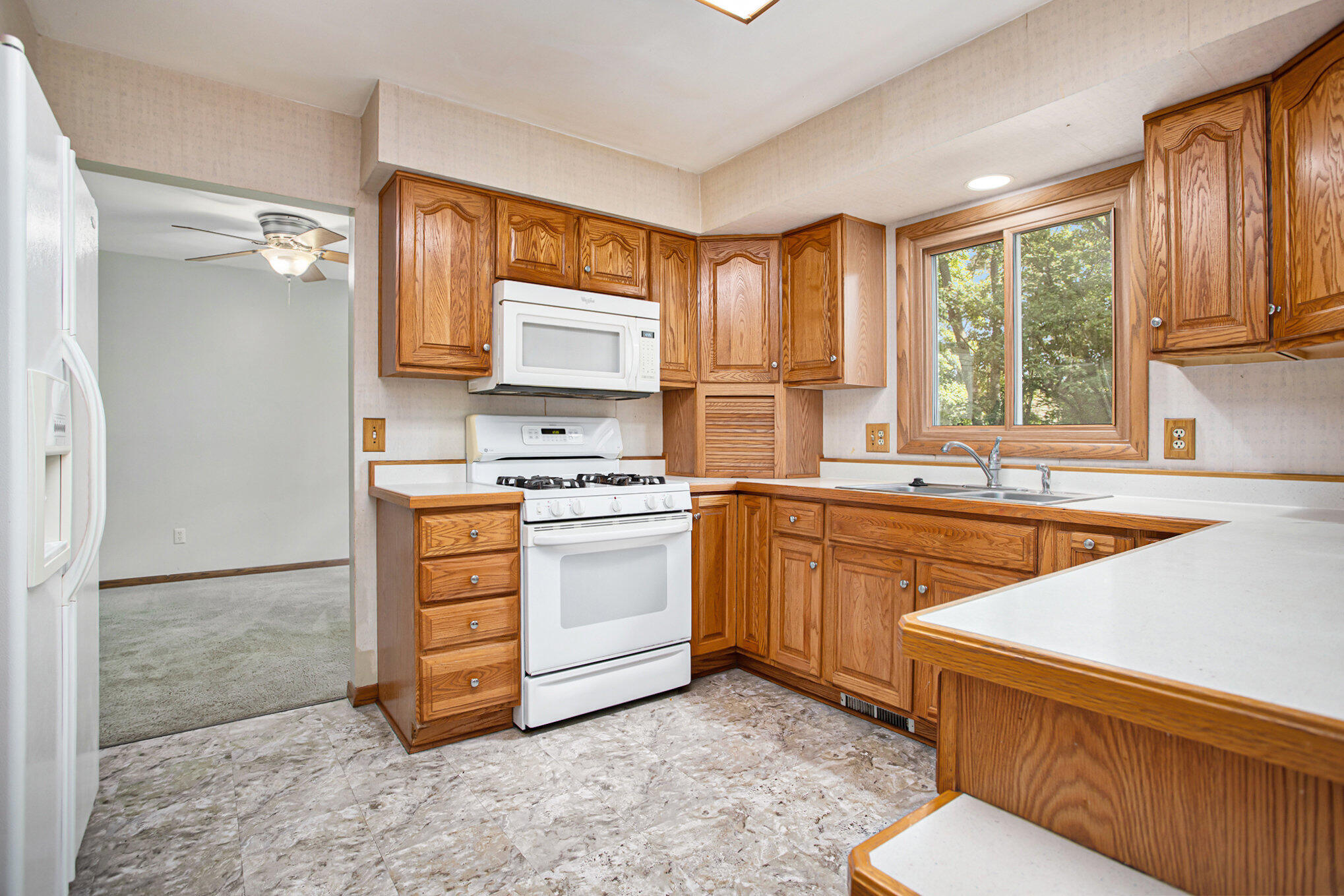 Battle Creek, Michigan 49015, United States, 4 Bedrooms Bedrooms, ,3 BathroomsBathrooms,Residential,Pending,233931