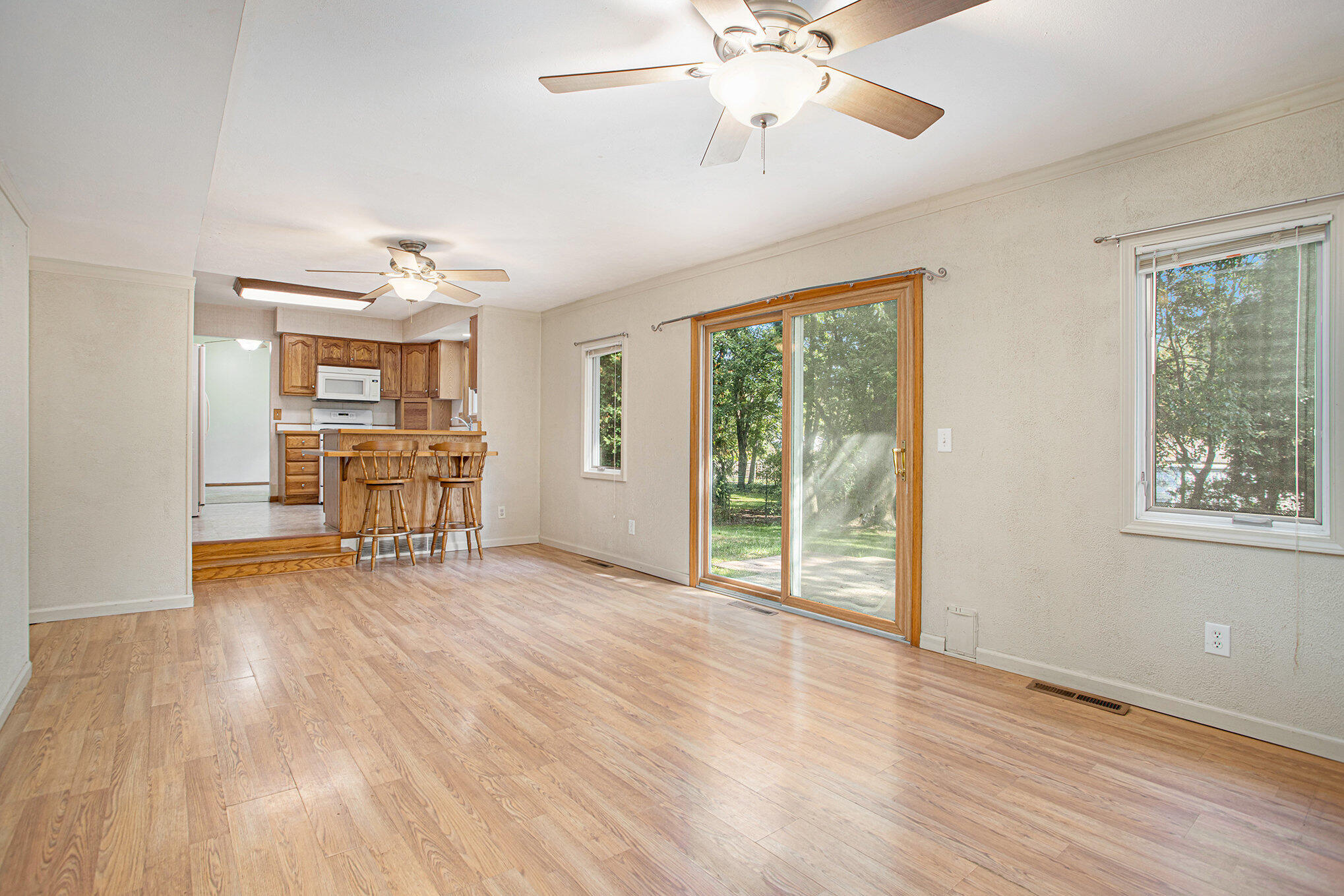 Battle Creek, Michigan 49015, United States, 4 Bedrooms Bedrooms, ,3 BathroomsBathrooms,Residential,Pending,233931