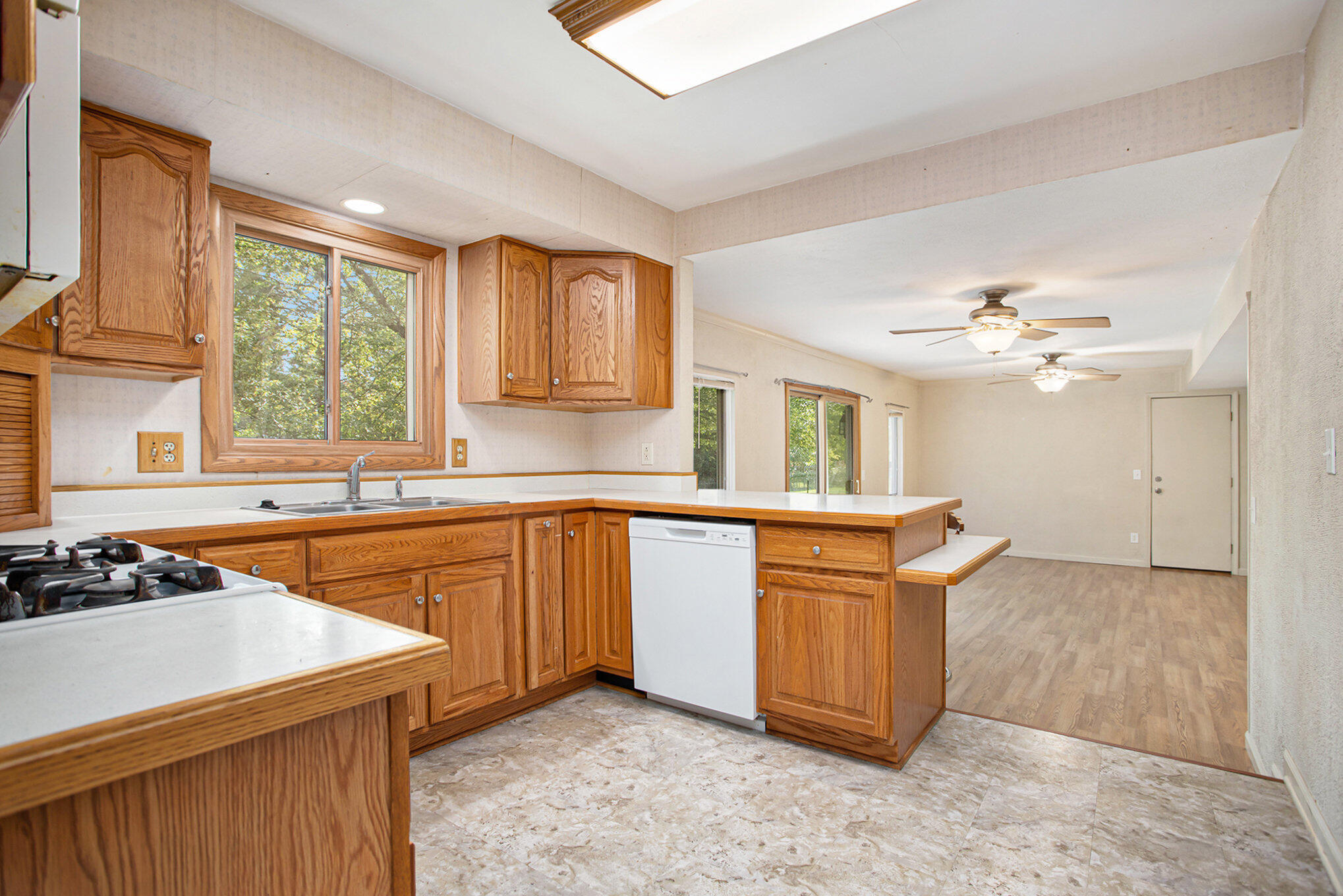 Battle Creek, Michigan 49015, United States, 4 Bedrooms Bedrooms, ,3 BathroomsBathrooms,Residential,Pending,233931