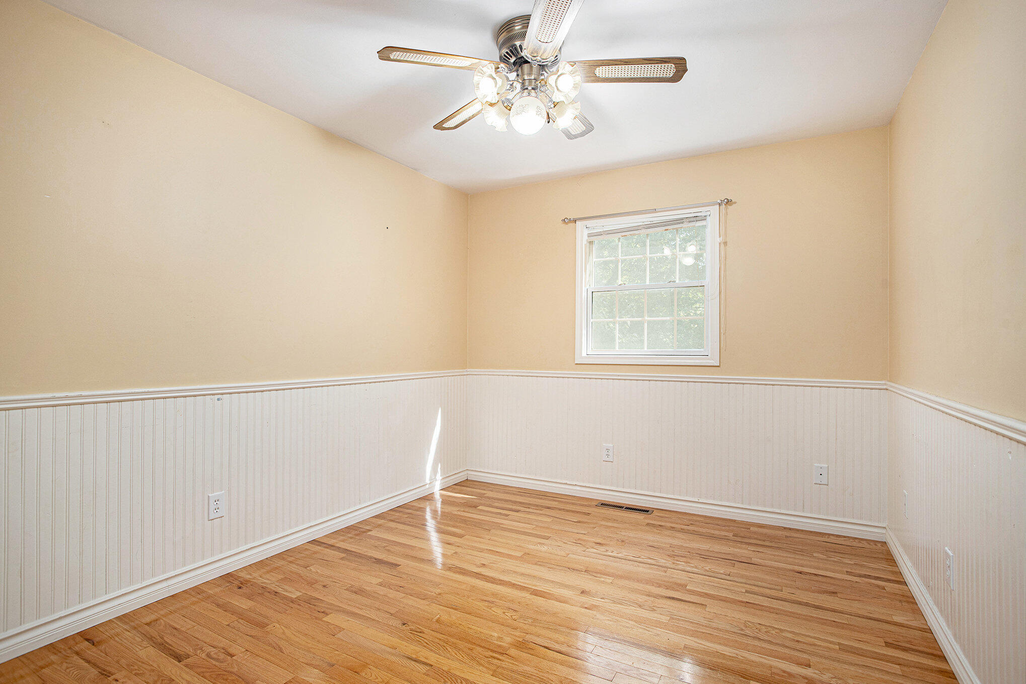 Battle Creek, Michigan 49015, United States, 4 Bedrooms Bedrooms, ,3 BathroomsBathrooms,Residential,Pending,233931