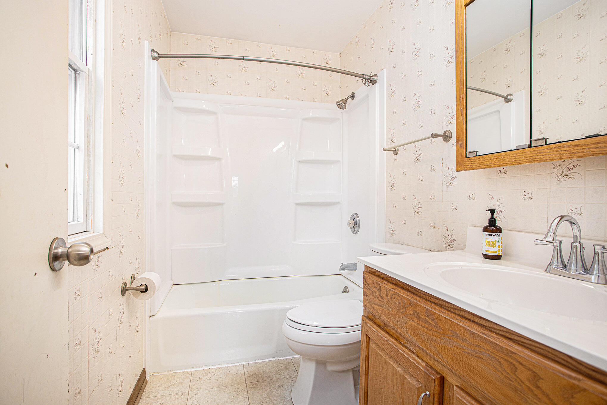 Battle Creek, Michigan 49015, United States, 4 Bedrooms Bedrooms, ,3 BathroomsBathrooms,Residential,Pending,233931