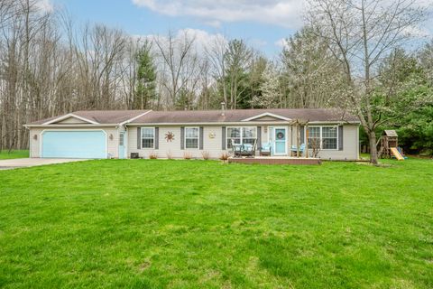 Photo of 57601 70th Street, Hartford, MI 49057 (MLS # 26015235)
