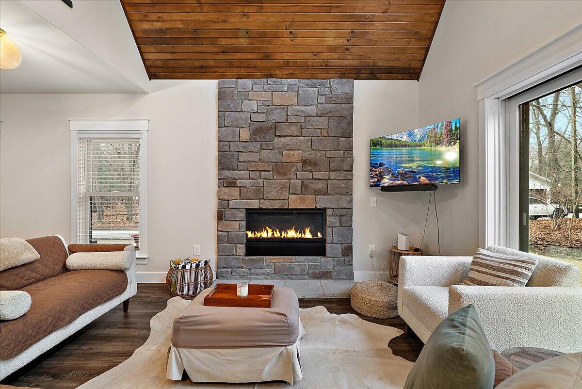 4150 Comanche Trail
