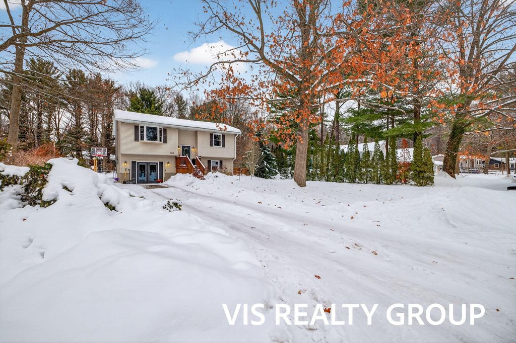 Photo of 19210 Glendale Circle, Spring Lake, MI 49456 (MLS # 25061803)