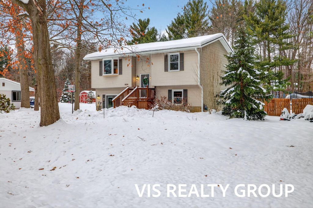 Photo of 19210 Glendale Circle, Spring Lake, MI 49456 (MLS # 25061803)