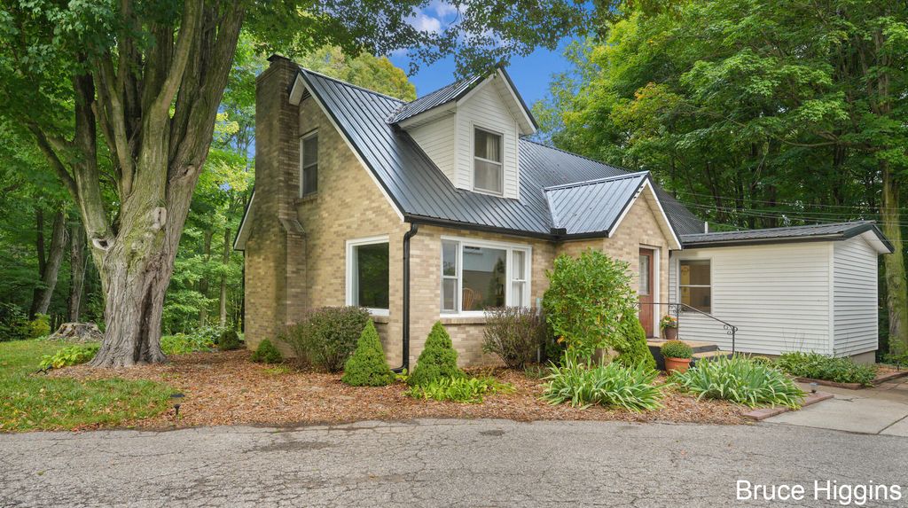 Photo of 10550 Algoma Avenue NE, Rockford, MI 49341 (MLS # 25049523)