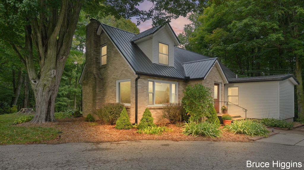 Photo of 10550 Algoma Avenue NE, Rockford, MI 49341 (MLS # 25049523)