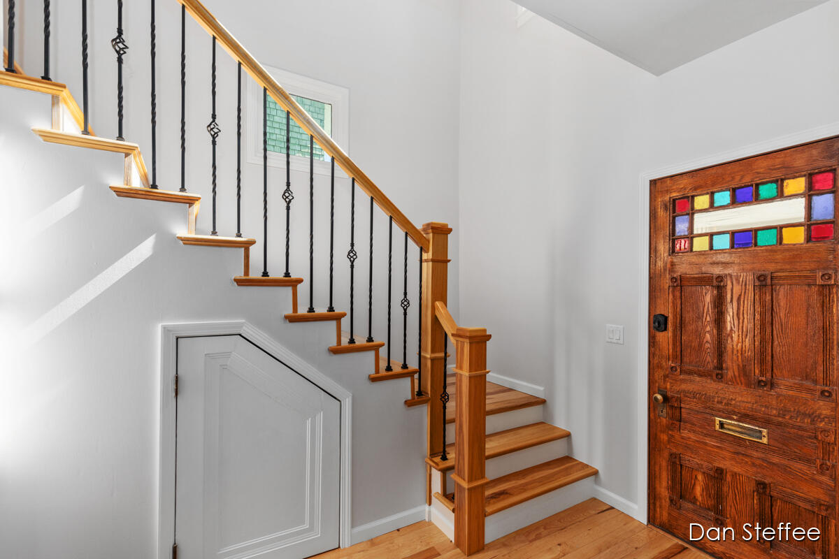 Photo 5 of 43 of 905 Fairmount Street SE house