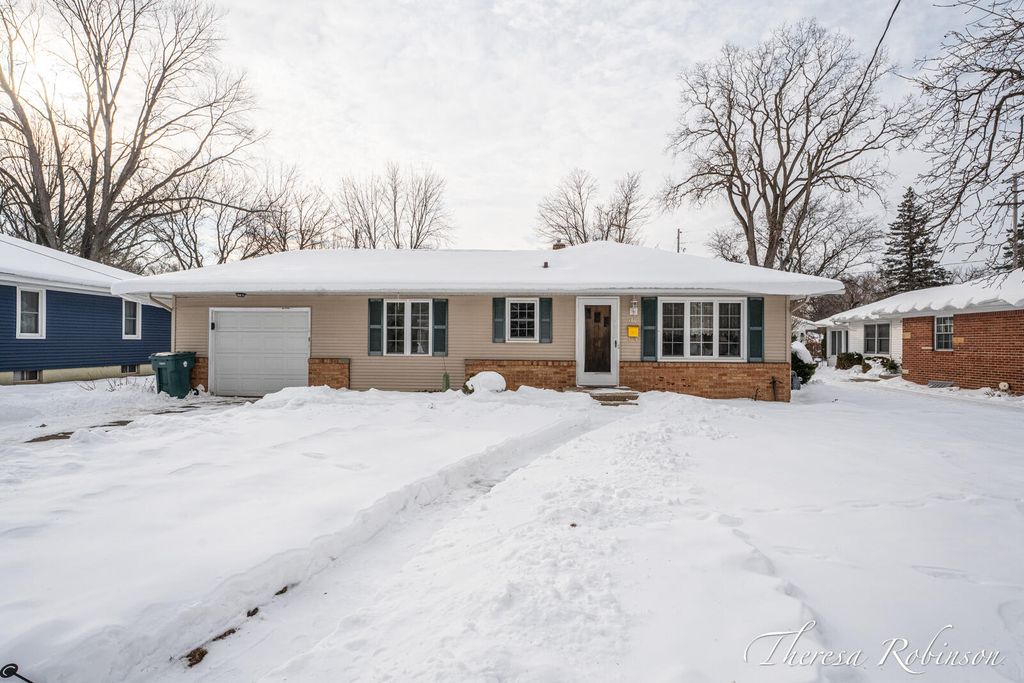 Photo of 160 Boltwood Drive NE, Grand Rapids, MI 49505 (MLS # 26005081)