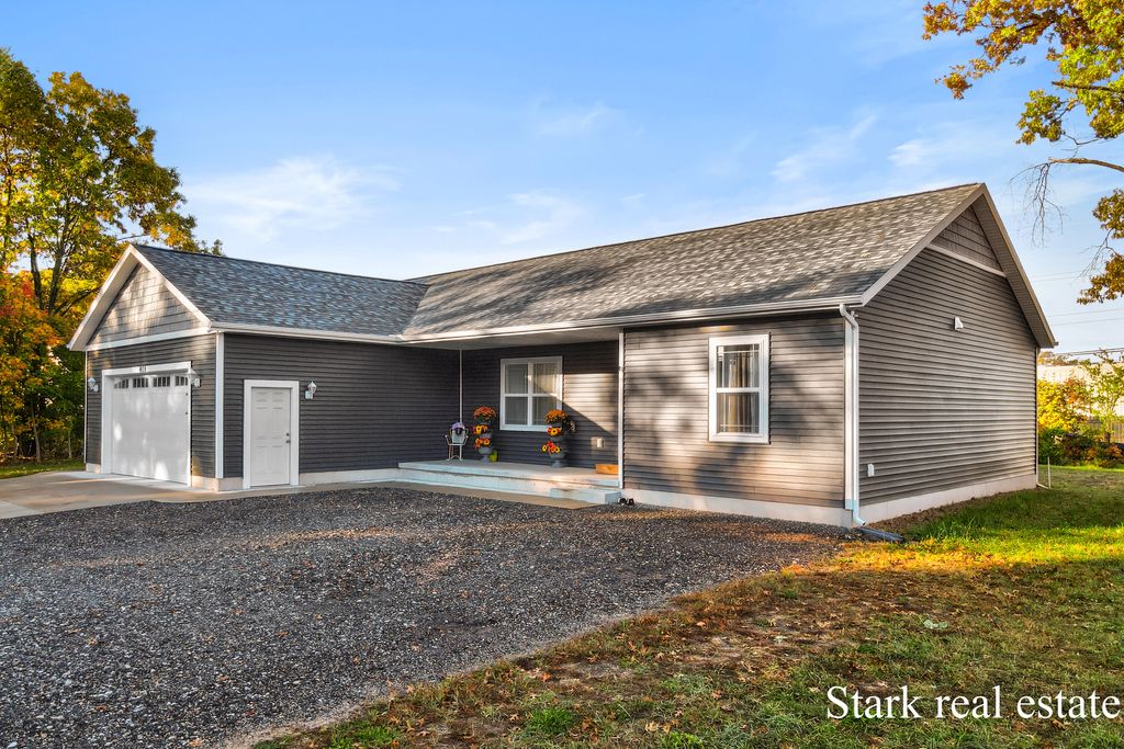 Photo of 409 West Street, Muskegon, MI 49442 (MLS # 25056378)