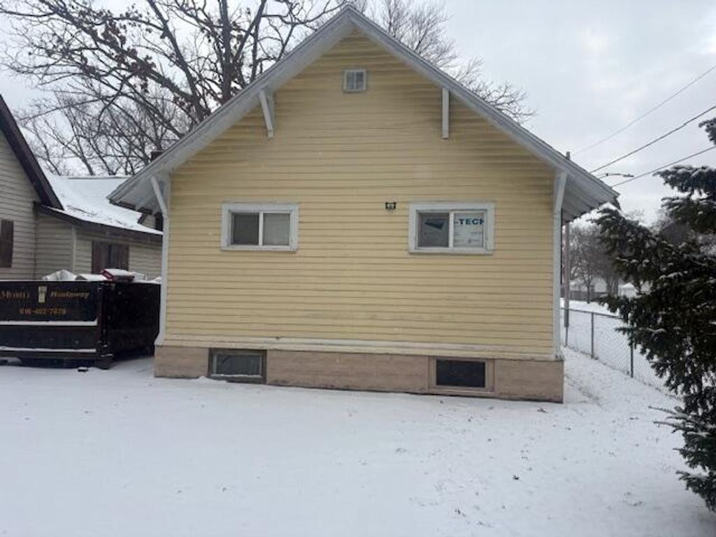 Photo of 1735 Superior Street, Muskegon, MI 49442 (MLS # 26010805)