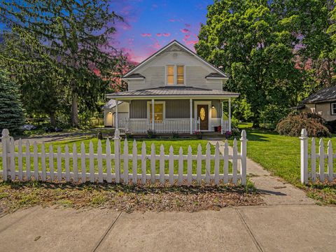 Photo of 206 E Broadway Street, Scottville, MI 49454 (MLS # 26032134)