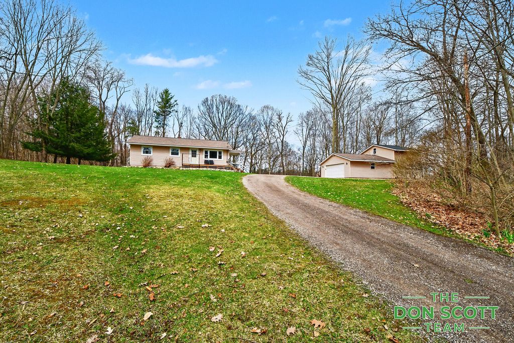 Photo of 2589 Rector Avenue NE, Rockford, MI 49341 (MLS # 26015342)