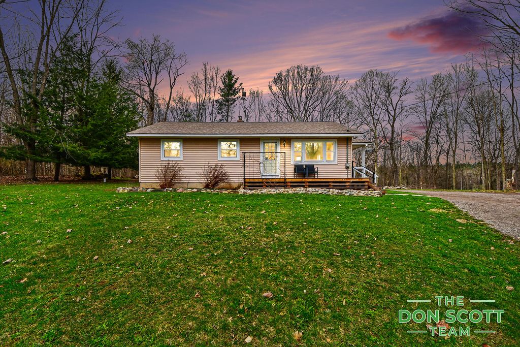 Photo of 2589 Rector Avenue NE, Rockford, MI 49341 (MLS # 26015342)