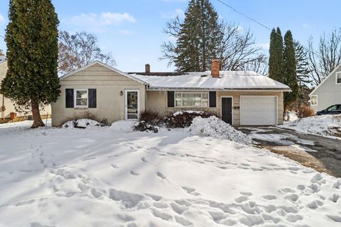 Photo of 543 Eighth Street, Manistee, MI 49660 (MLS # 26006057)